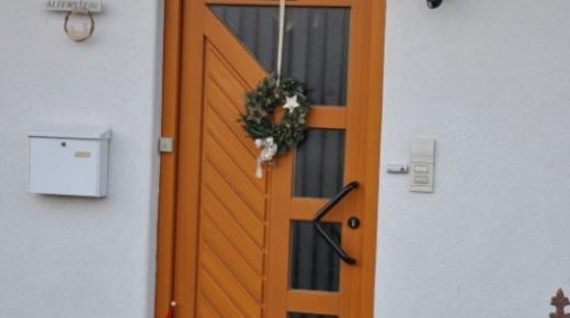 Holz-Haustür mit fünf Lichtausschnitten